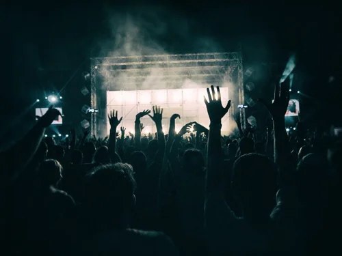 Crowd 1056764 1280 1024X768 Crowd 1056764 1280 1024X768