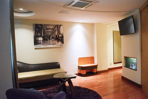 Corner Suite (19) Corner Suite (19)