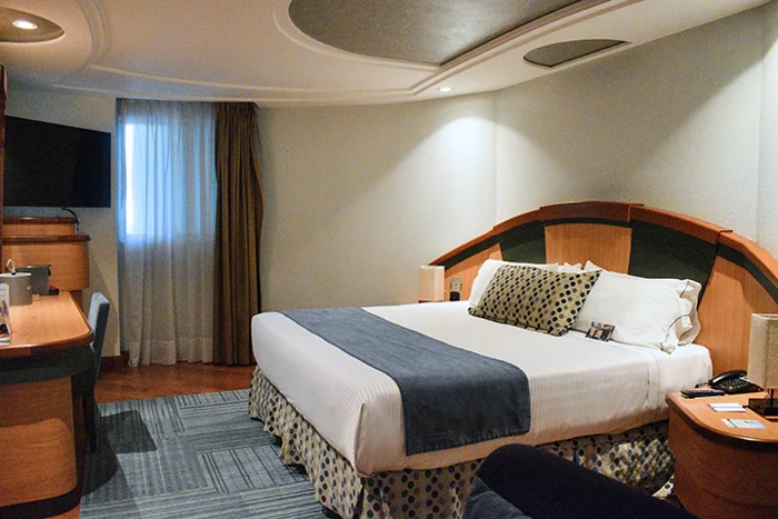 Corner Suite (14)
