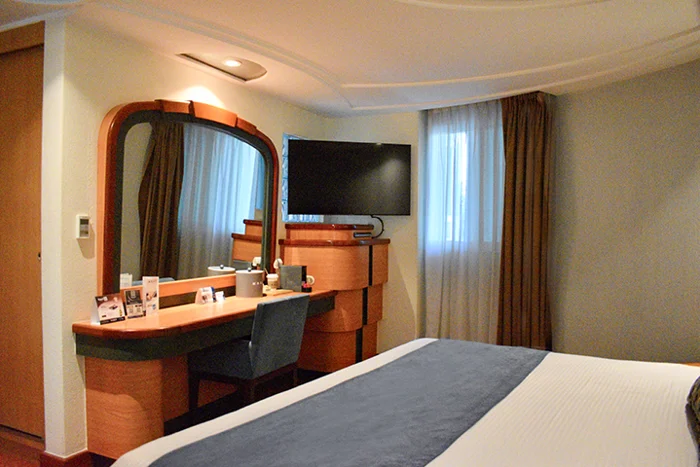 Corner Suite (16)