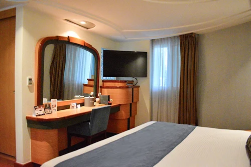Corner Suite (16) Corner Suite (16)