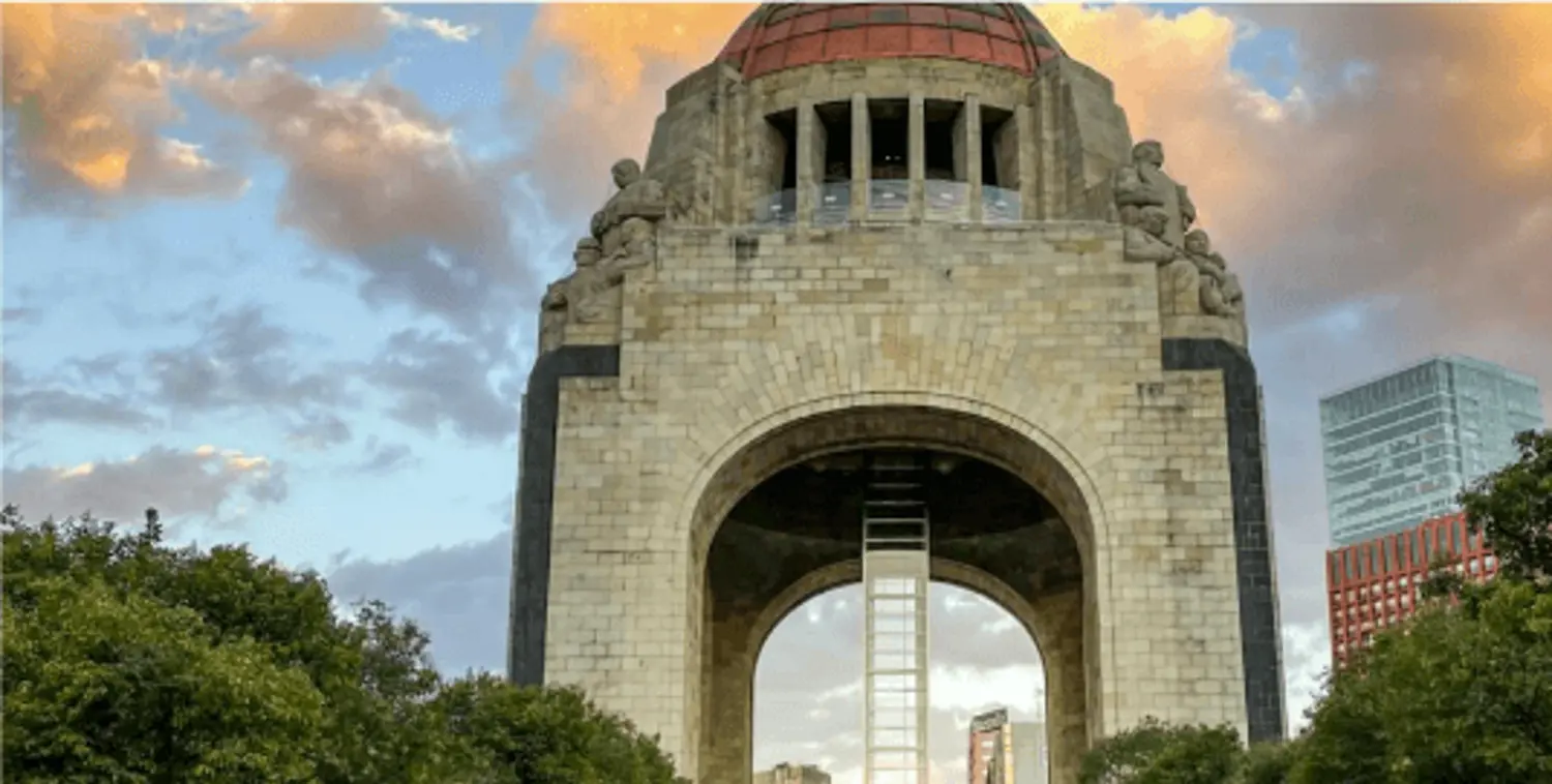 MONUMENTO A LA REVOLUCIÓN
